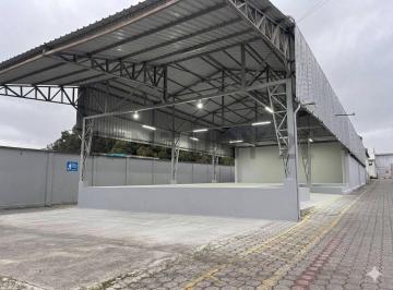 Bodega-Galpón · 800m² · 20 Estacionamientos · Rento Galpón/bodega 840 m² + Andén y Patio Para Tráiler – Sur de Quito, Guamaní