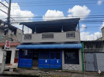Casa · 204m² · 4 Habitaciones · 1 Estacionamiento · Casa en Venta en Cdla Huancavilca Sur Estf
