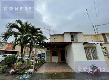 Casa · 100m² · 5 Habitaciones · 4 Estacionamientos · Venta Casa Esquinera Urbanizacion Villa del Rey Etapa Rey Arturo (Lm)