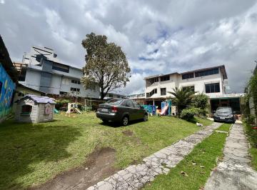 Casa · 783m² · 9 Habitaciones · 6 Estacionamientos · Casa / Edificio Comercial de Venta en El Pinar Bajo Cerca a La Prensa y La Brasil