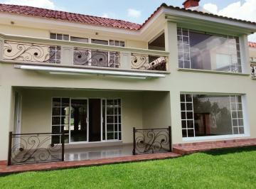 Casa · 685m² · 6 Habitaciones · 5 Estacionamientos · Vendo Casa por El Sector Colegio Menor