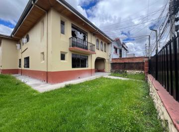 Casa en Alquiler de 6 habitaciones Sucre · De Oportunidad Rento Propiedad Excelente Ubicación - Cuenca