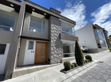 Casa · 147m² · 3 Habitaciones · 2 Estacionamientos · Casa de Venta por Estrenar en Nayón