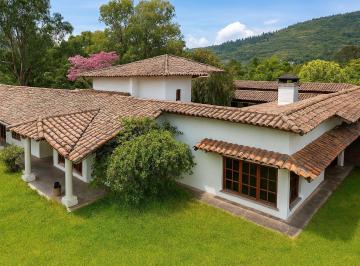 Casa · 215m² · 5 Habitaciones · 1 Estacionamiento · Casa / Villa Familiar en Lumbisí