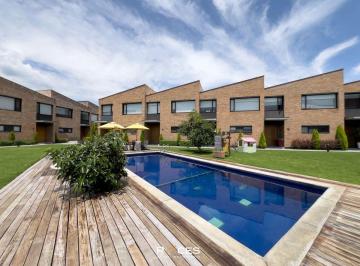 Casa de 3 habitaciones, Quito · Casa Moderna