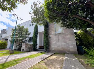 Casa · 265m² · 3 Habitaciones · 2 Estacionamientos · Venta Casa en La Viña