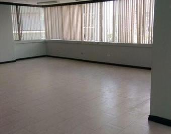 Oficina comercial · 120m² · 1 Estacionamiento · 12 de Octubre - Swisshotel, Amplia Oficina de 120 m², Oficina 401