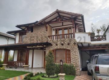 Casa · 210m² · 3 Habitaciones · 2 Estacionamientos · Renta Hermosa Casa Full Amoblada