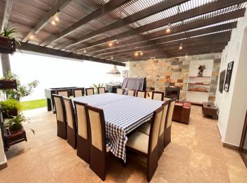 Casa · 320m² · 4 Habitaciones · 2 Estacionamientos · Casa Venta 4 Dor Dentro Conjunto San Patricio Lumbisi