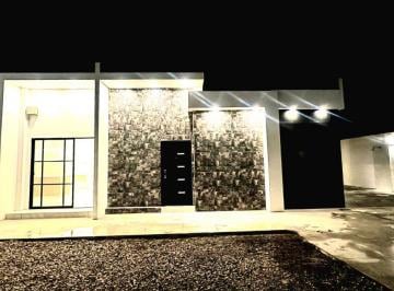 Casa de 3 habitaciones, Salinas · ¡Elegante Propiedad de Estreno en Salinas, Excelentes Acabados, de Primera, Amplia, Cómoda y Segura!