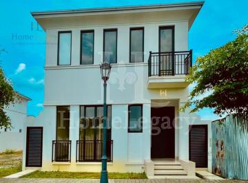Casa · 274m² · 5 Habitaciones · 2 Estacionamientos · Venta de Casa por Estrenar en Samborondón Am
