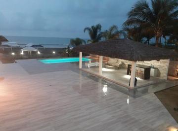 Casa · 520m² · 6 Habitaciones · 6 Estacionamientos · Casa en Centro de Punta Blanca