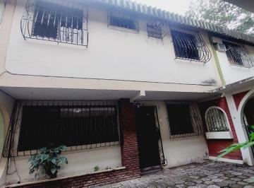 Casa · 114m² · 3 Habitaciones · 1 Estacionamiento · Casa en Venta Urdesa Central Av Las Monjas y El Salado Norte de Guayaquil Grac