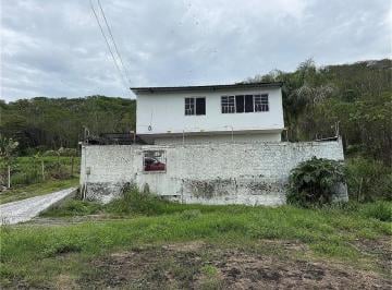 Casa · 238m² · 6 Habitaciones · 2 Estacionamientos · Vendo Casa en La Ciudad de Esmeraldas Alemo