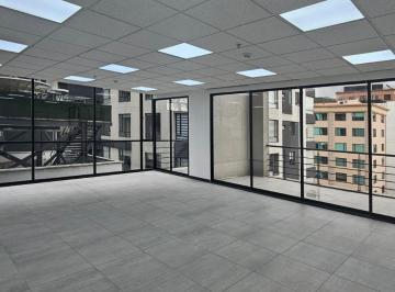 Oficina comercial · 123m² · 2 Estacionamientos · Mv - Sector La Carolina, en Venta Oficina con Balcón en Edificio Corporativo