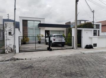 Casa de 2 habitaciones, Quito · Casa de Venta en Cumbaya 2 Dorm.