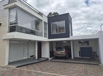 Casa de 3 habitaciones, Quito · Casa con 3 Dorm. en Venta en Cumbayá, 440 m² de Terreno