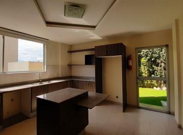 Casa de 3 habitaciones, Quito · Excelente Ubicación San Juan Cumbayá 3 Dorm c/u con Baño
