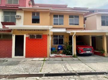 Casa de 3 habitaciones, Guayaquil · 6782. Urdesa Norte, Vendo Casa Remodelada, 3 Dorm. $128.000