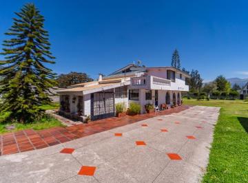 Casa de 4 habitaciones, Quito · Casa con Terreno Independiente en Venta Sector La Merced Valle de Los Chillos