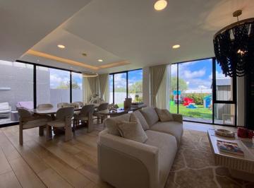 Casa de 3 habitaciones, Quito · En Arriendo Moderna Casa de 3 Dorm. en Campo Alegre