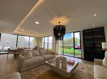 Casa de 3 habitaciones, Quito · En Arriendo Moderna Casa de 3 Dorm. en Campo Alegre