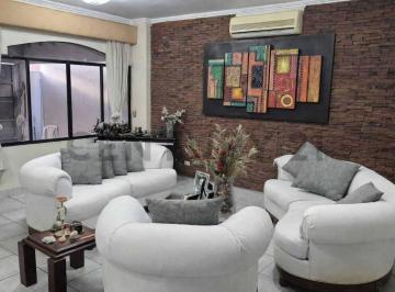 Casa · 258m² · 4 Habitaciones · 2 Estacionamientos · Venta de Casa en Ceibos Norte J. Zav