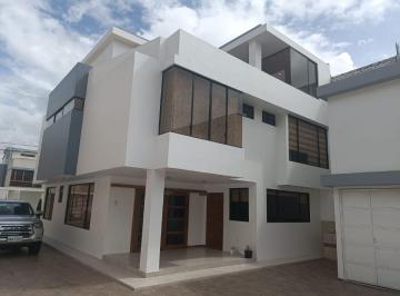 Casa de 3 habitaciones, Riobamba · Casa de Lujo con 3 Habitaciones Master en Venta en El Norte de Riobamba