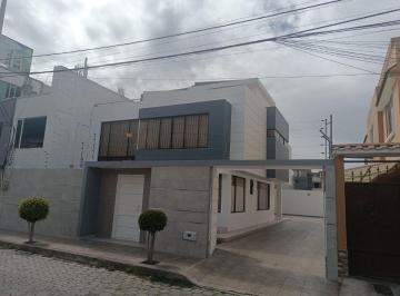 Casa de 3 habitaciones, Riobamba · Casa de Lujo con 3 Habitaciones Master en Venta en El Norte de Riobamba