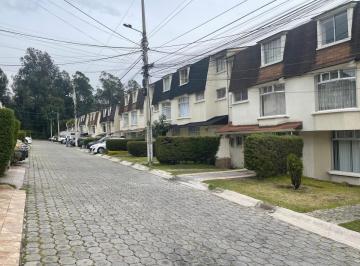 Casa de 4 habitaciones, Quito · Casa en Venta Jardines de Carcelén