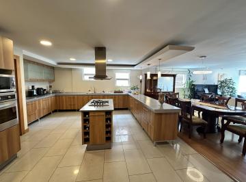 Departamento · 200m² · 3 Habitaciones · 2 Estacionamientos · Departamento en Venta 3 Habitaciones Cumbaya Miravalle