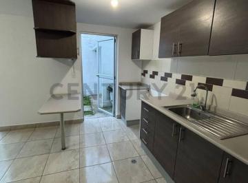 Casa · 140m² · 3 Habitaciones · 2 Estacionamientos · Casa de 140 m² en Venta Calderon