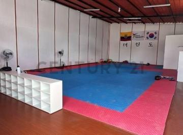 Quinta vacacional · 100m² · 30 Estacionamientos · En Renta Local 100 m² en Cumbayá Av Francisco de Orellana Ideal Escuela Karate