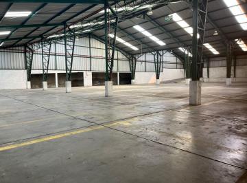 Bodega-Galpón · 2524m² · 3 Estacionamientos · Rento Bodega o Galpón en Llano Grande