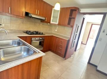 Casa · 172m² · 3 Habitaciones · 2 Estacionamientos · Casa - Lumbisi