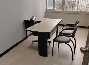 Oficina comercial · 110m² · 5 Habitaciones · 1 Estacionamiento · 12 de Octubre, Oficina en Renta, 110 m²