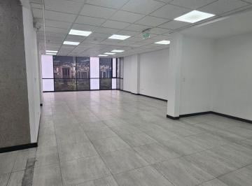 Oficina comercial , Quito · Exclusiva Oficina en Piso 12 con Vista Hacia El Parque de La Carolina