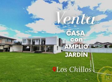 Casa · 440m² · 4 Habitaciones · 4 Estacionamientos · Casa Moderna en El Valle de Los Chillos, Terreno de 1550 m² con Bbq Jacuzzi, Zona de Juegos Privada