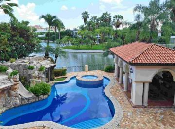 Casa de 4 habitaciones, Guayaquil · Casa con Vista Al Lago en Venta en Samborondon