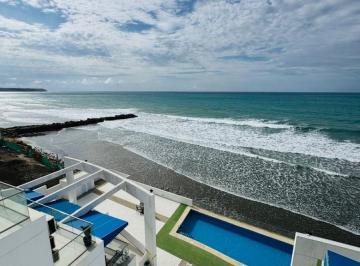 Departamento de 2 habitaciones, Manta · En Venta Departamento Amoblado de 2 Habitaciones Frente Al Mar en Urbanización Exclusiva