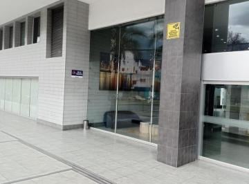 Oficina comercial · 373m² · 6 Estacionamientos · Se Vende Amplia Oficina Ubicada en El Centro Norte de Quito.