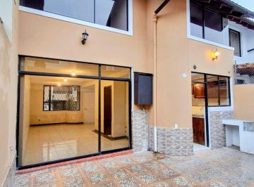Casa de 3 habitaciones, Quito · Casa en Venta La Armania 2 Urbanizacion Segura
