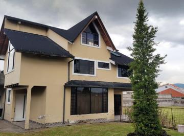 Casa de 4 habitaciones, Quito · Casa de Venta en Urbanización San José del Valle, Los Chillos, 4 Dorm.