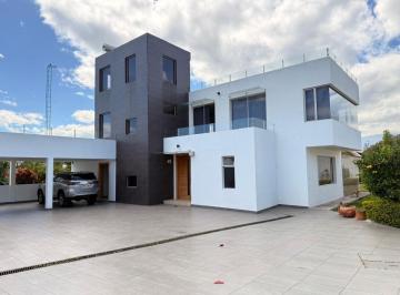 Casa de 4 habitaciones, Quito · Tumbaco Hermosa Casa Moderna Independiente en Venta