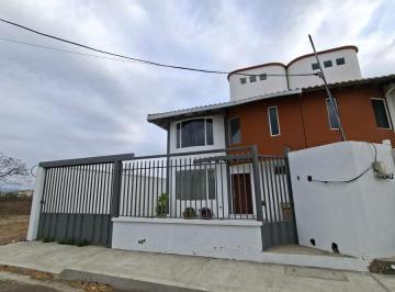 Casa · 170m² · 3 Habitaciones · 2 Estacionamientos · Casa en Manta