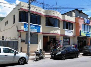 Casa de 4 habitaciones, Quito · Casa Comercial de 357 m² Más 160 m² de Terreno en Venta en Puéllaro