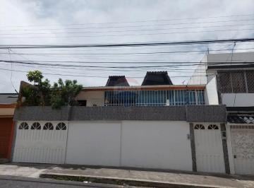 Casa de 7 habitaciones, Quito · ¡Venta de Amplia Casa Independiente en El Norte de Quito – Barrio La Florida!