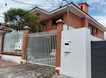Casa en Venta de 4 habitaciones Cumbayá · Venta Casa Sector Reservorio – Cumbayá