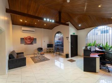 Casa de 3 habitaciones, Guayaquil · Venta de Propiedad Para Uso de Suelo Comercial en Urdesa, Guayaquil