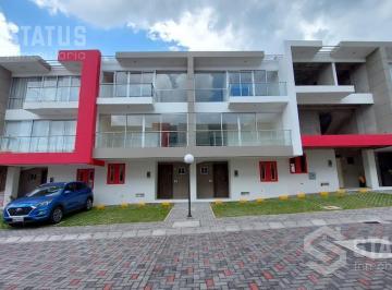 Casa · 154m² · 3 Habitaciones · 2 Estacionamientos · Venta de Casa en Conjunto con Piscina en Conocoto - Los Chillos